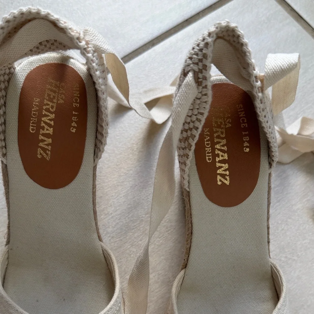 Chic Cream Espadrille Wedges - Picture 2 of 3